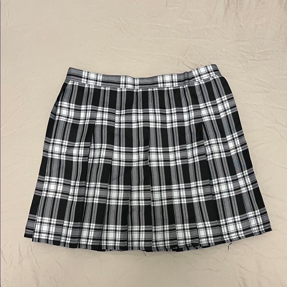 Classic Black and White Plaid Skirt